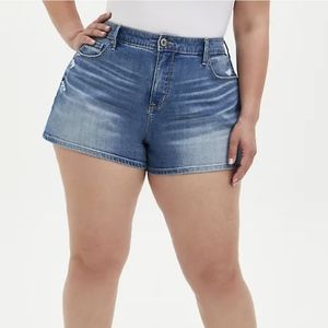 BNWT Torrid A-line vintage stretch Hi rise denim shorts, sz 20, 3.5 in inseam